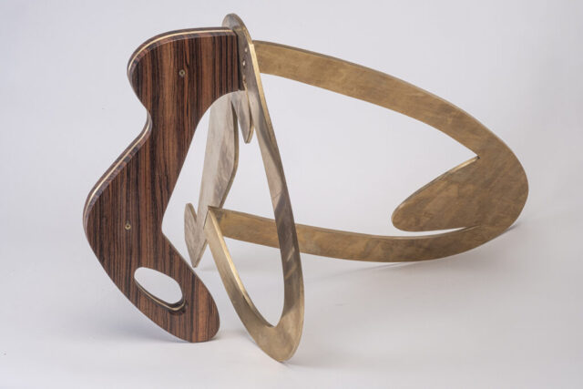 Recycling figures III – 52x62x49 cm, messing en zebranohout